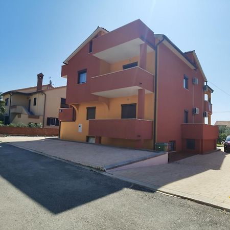 דירות Novigrad Istria Casa Sol Maris מראה חיצוני תמונה